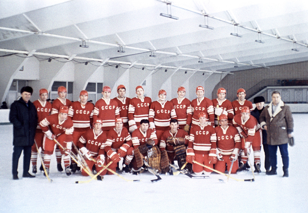 La squadra nazionale di hockey dell'URSS, campione del mondo nel 1971