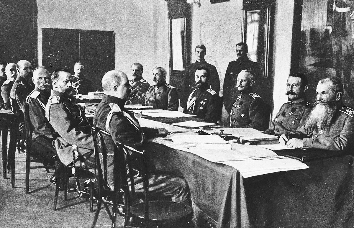 Zar Nikolaus II. im Hauptquartier des Oberbefehlshabers der kaiserlichen russischen Armee, Mogilew, 1916.