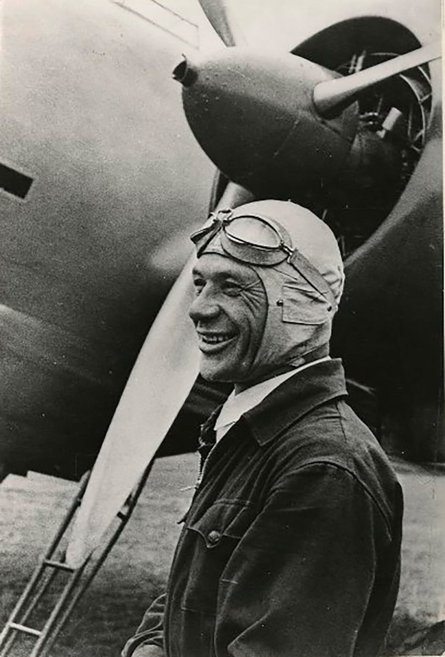 Le pilote d'essai soviétique Vladimir Kokkinaki, 1937
