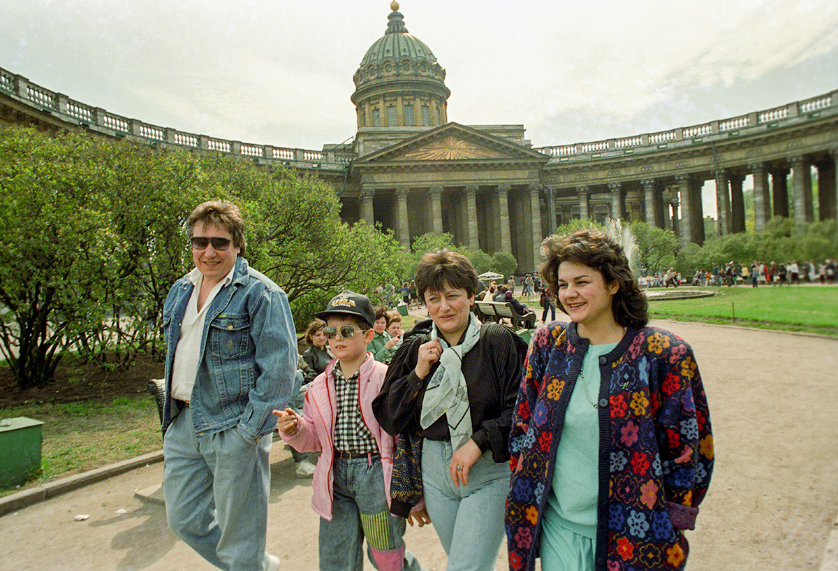 Flâneurs à Saint-Pétersbourg
