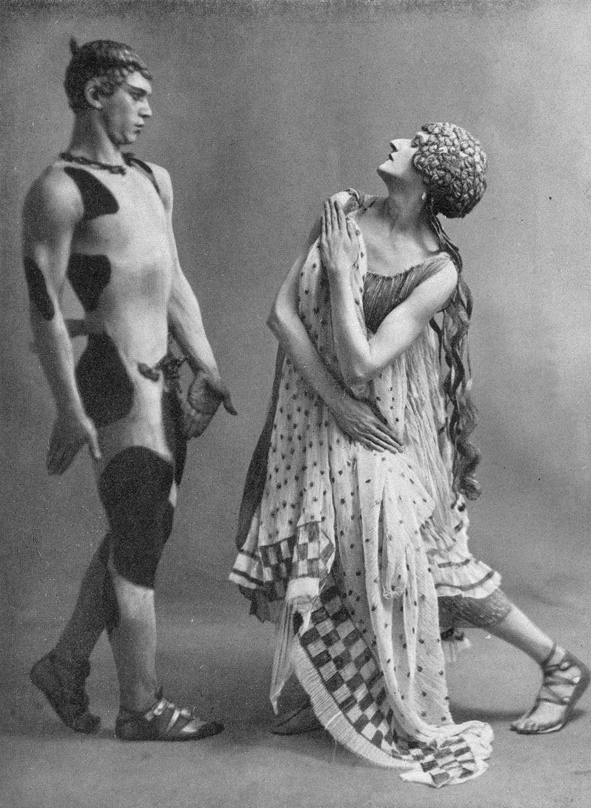 ヴァーツラフ・ニジンスキー（左）とダンスパートナー、1912年