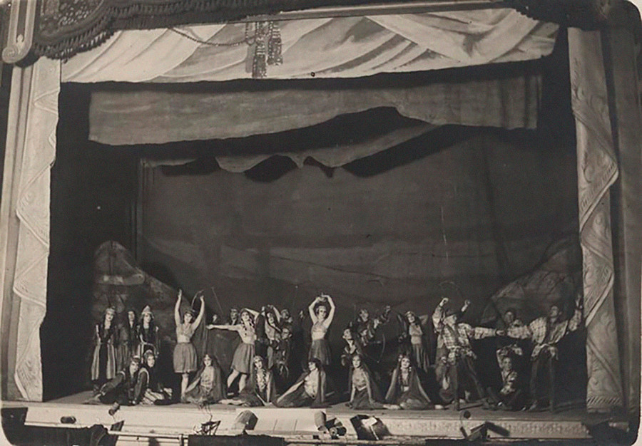 『イーゴリ公』の公演、1923年