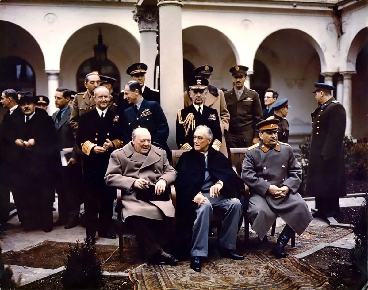 Winston Churchill, Franklin D. Roosevelt und Josef Stalin posieren für ein Foto anlässlich der Jalta-Konferenz auf der Krim, 1945.