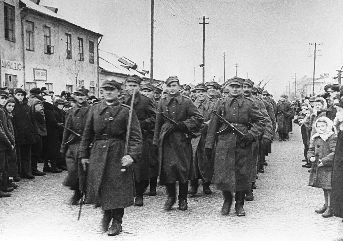 Un défilé militaire consacré à la libération de Varsovie