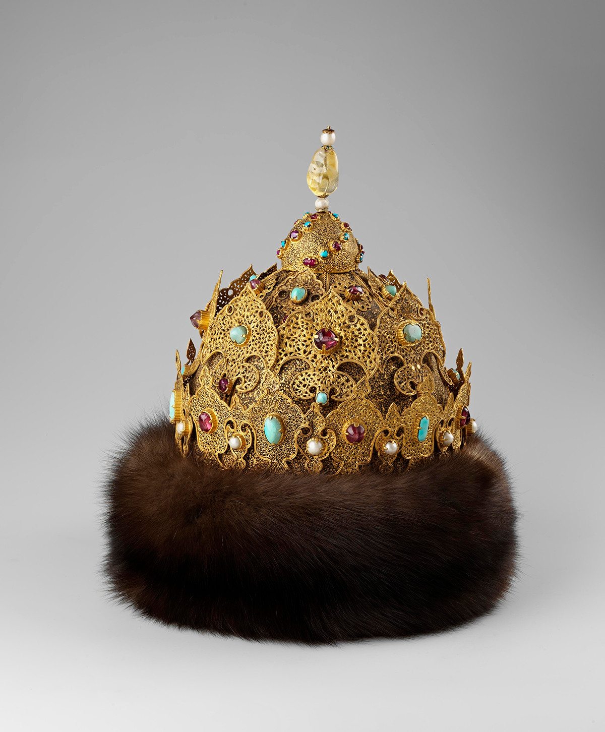 Bonnet de Kazan, 1553-1558. Appartenait au tsar Ivan le Terrible