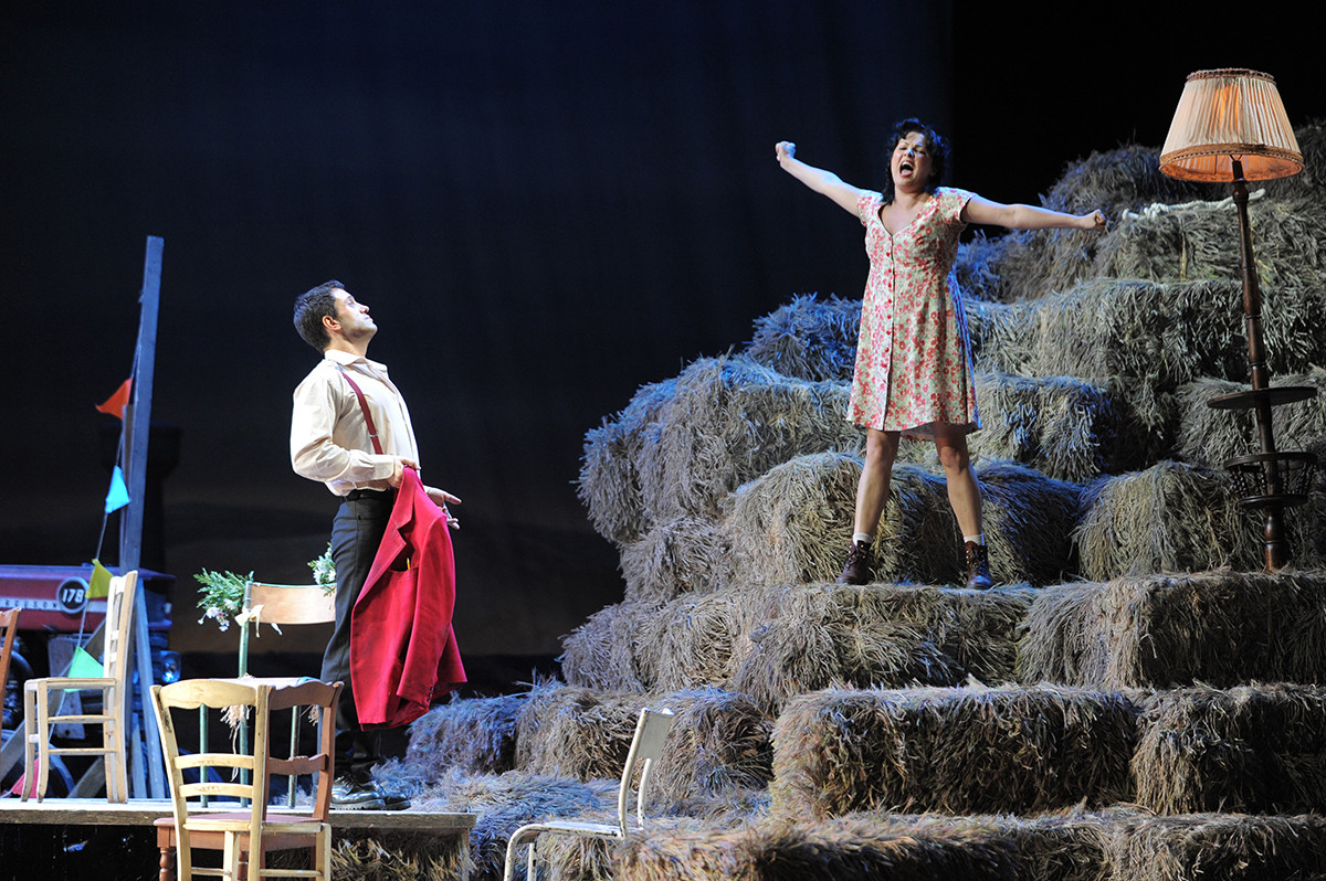マリインスキー劇場のステージで演じるオペラ界の歌姫、アンナ・ネトレプコ