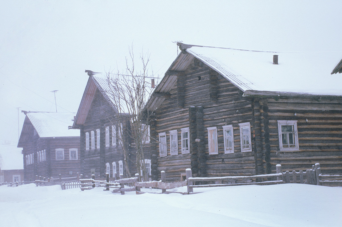 Kimža. Brunarice v snežnem metežu. 7. marec 2000
