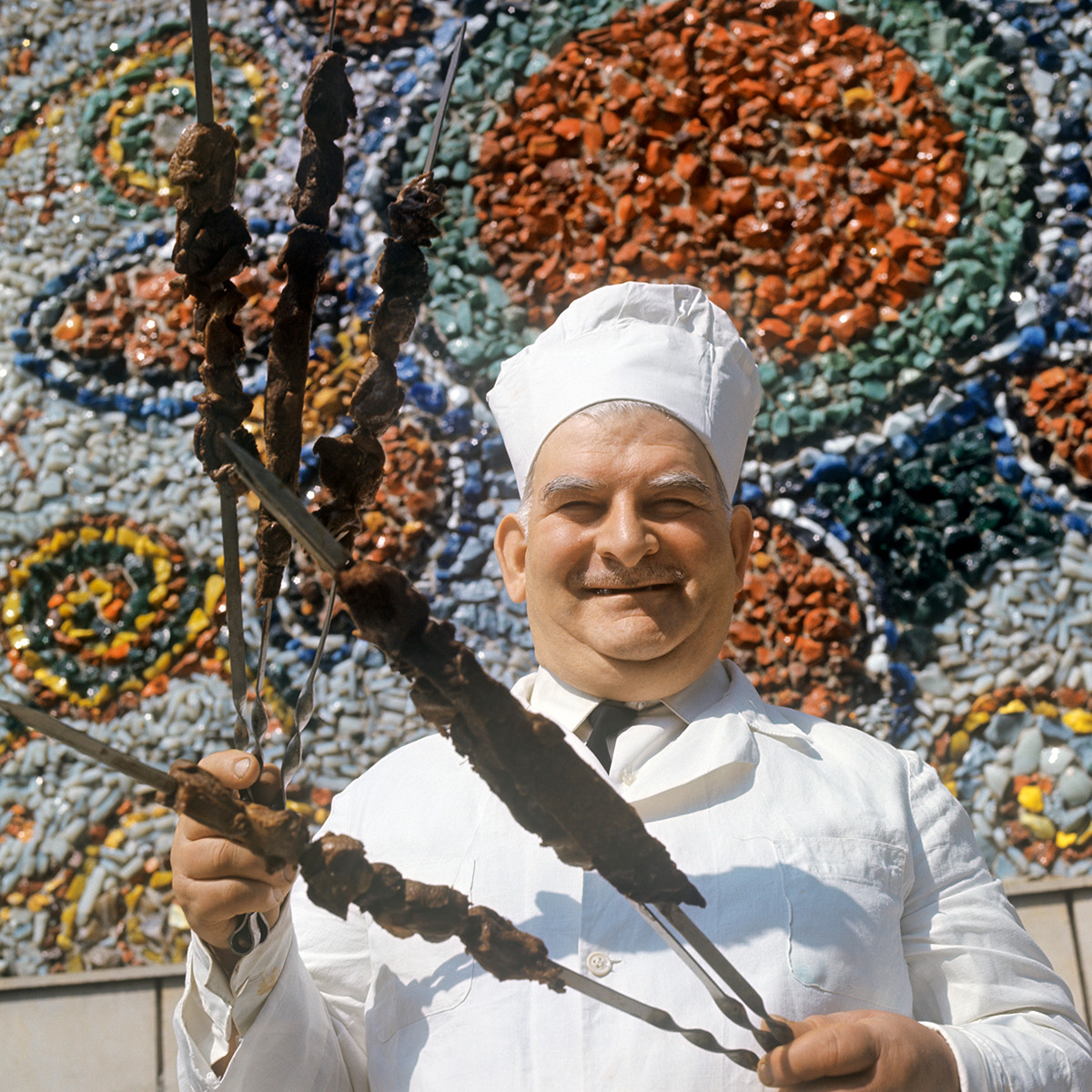 Кувар са шашликом у Грузијској ССР, 1971.