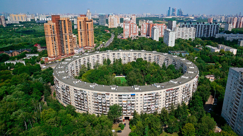 Ein Haus in der Nezhinskaja Straße, Moskau.