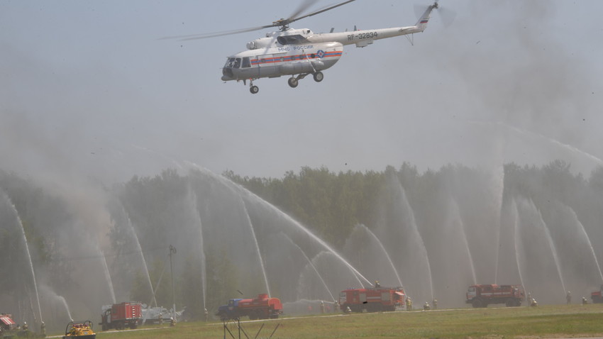 Mednarodni salon "Integrirana varnost", demonstracija gašenja gorečega helikopterja