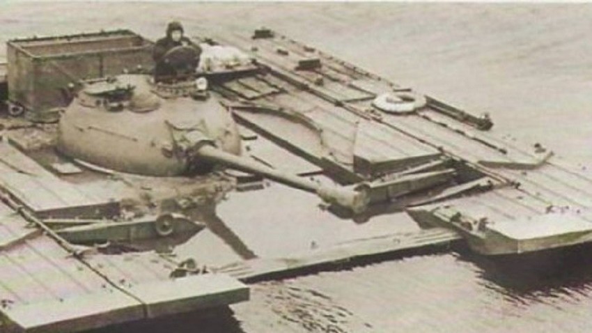 Тенкот Т-54Б со ПСТ