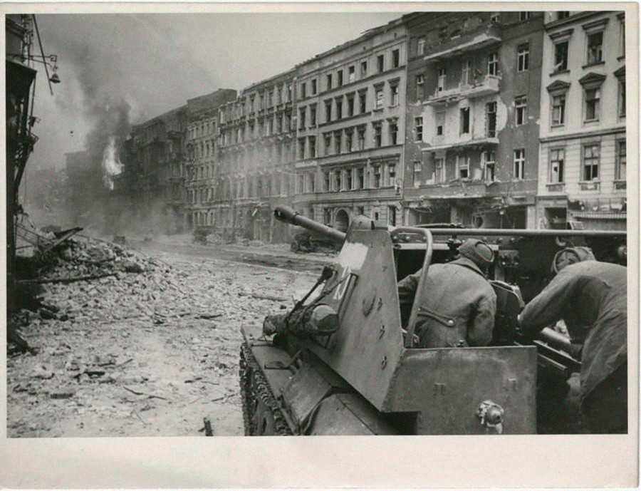 Combats de chars à Berlin
