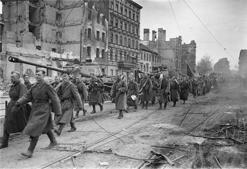 Des soldats prêts pour la bataille de Berlin
