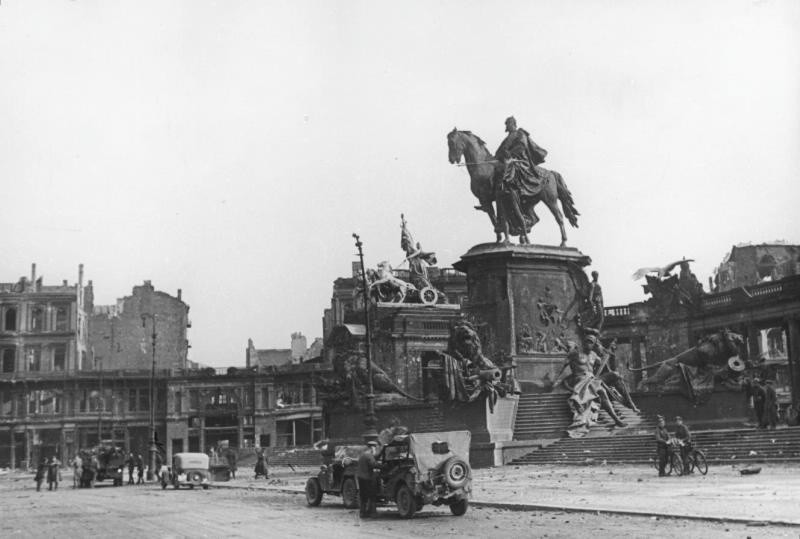 Monument national de Guillaume Ier (démoli par les autorités de la République démocratique allemande après la guerre)
