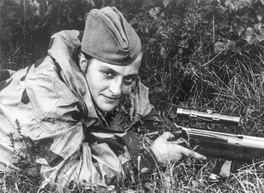 La femme tireur d’élite la plus dangereuse de la Seconde Guerre mondiale, Lioudmila Pavlitchenko

