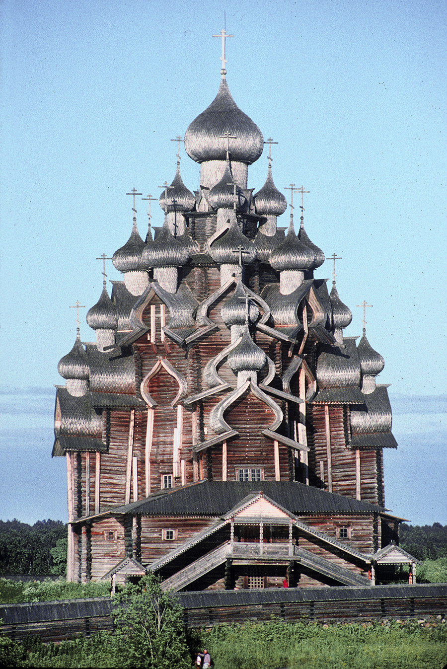 Kizhi pogost. Chiesa della Trasfigurazione, vista occidentale dal lago Onega. 13 luglio 1993