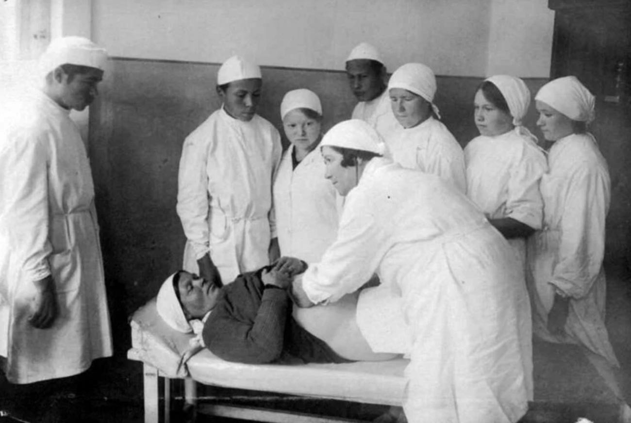 En una clínica de abortos en la URSS.
