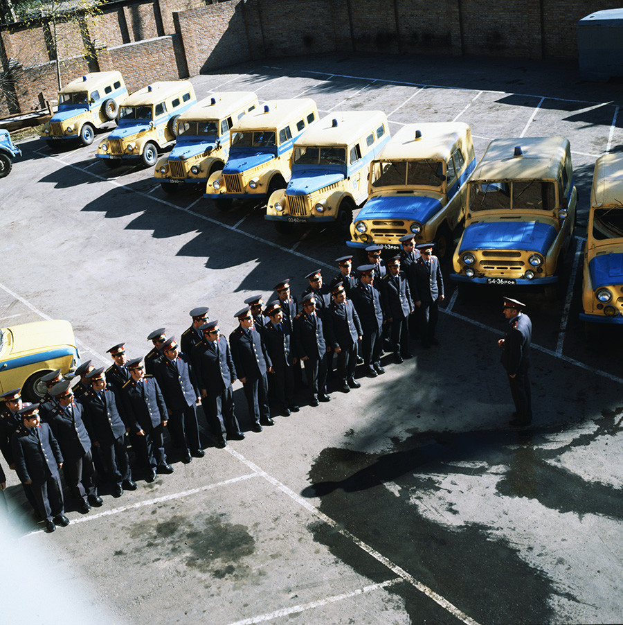 A police unit prepares for a shift in Rostov in 1980.