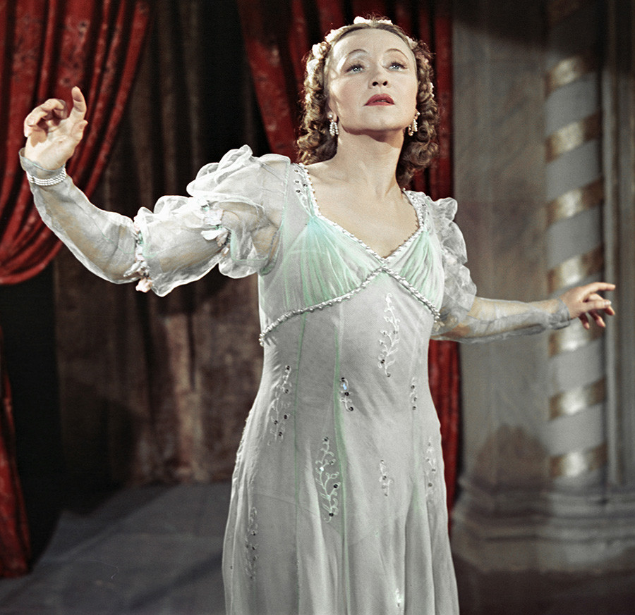 Galina Ulánova, Artista del Pueblo de la URSS, como Julieta en el ballet Romeo y Julieta de Serguéi Prokófiev, 1952.
