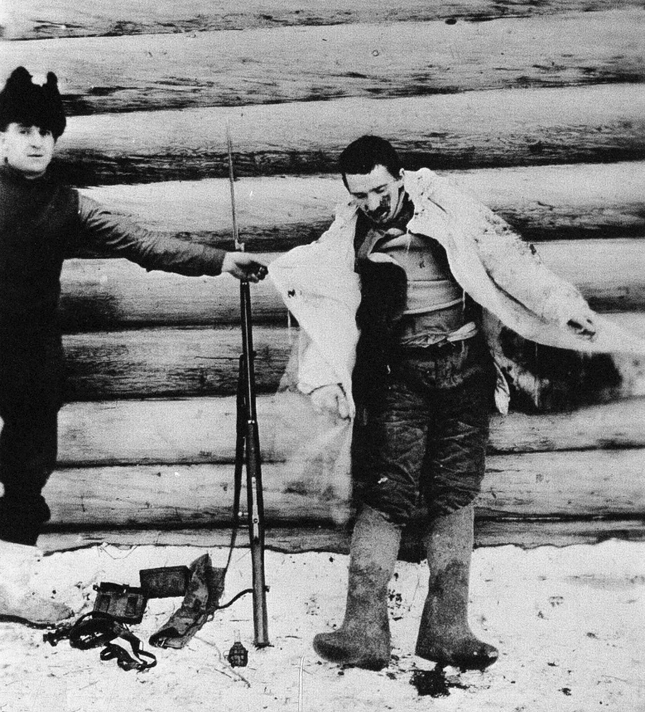 Ein von einer amerikanischen Wache erschossener Bolschewik.