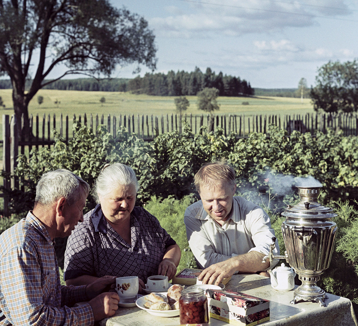 Circus artist Oleg Popov at the dacha with his parents