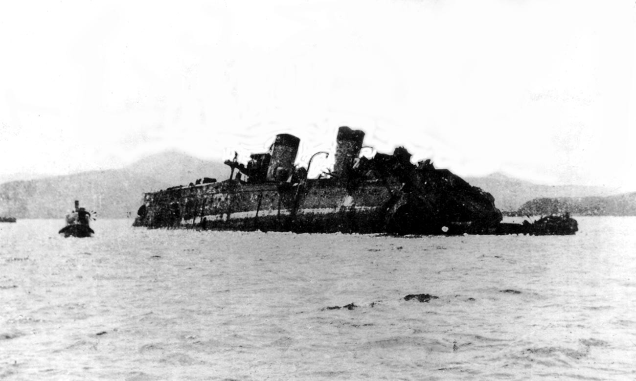 The Russian cruiser 'Izumrud' after the battle.