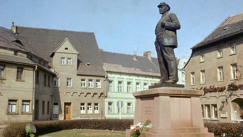 El monumento en Eisleben, 1974
