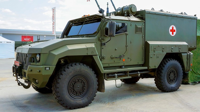 Оклопно санитарно возило „Линза“ направљено на бази оклопног возила  КАМАЗ-53949 „Тајфун-К“ 4х4.