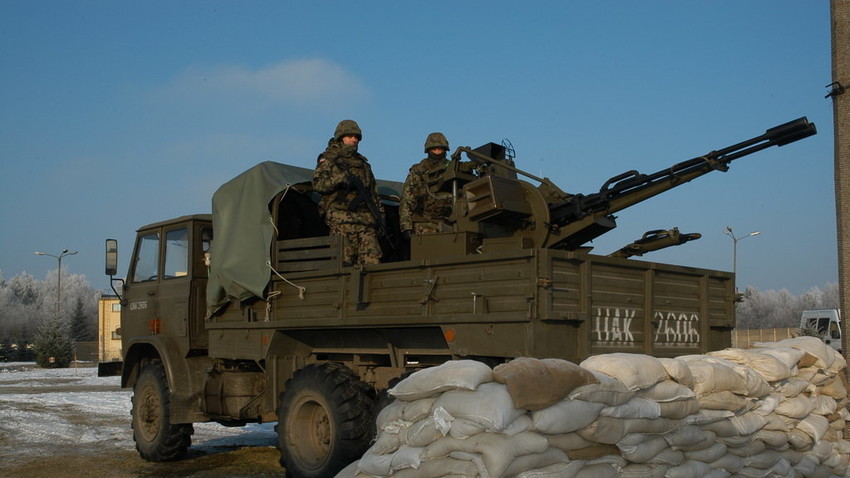 Sistema polaco 'Hibneryt', formado por un cañón AA ZSU-23-2 instalado en un camión Star 266 