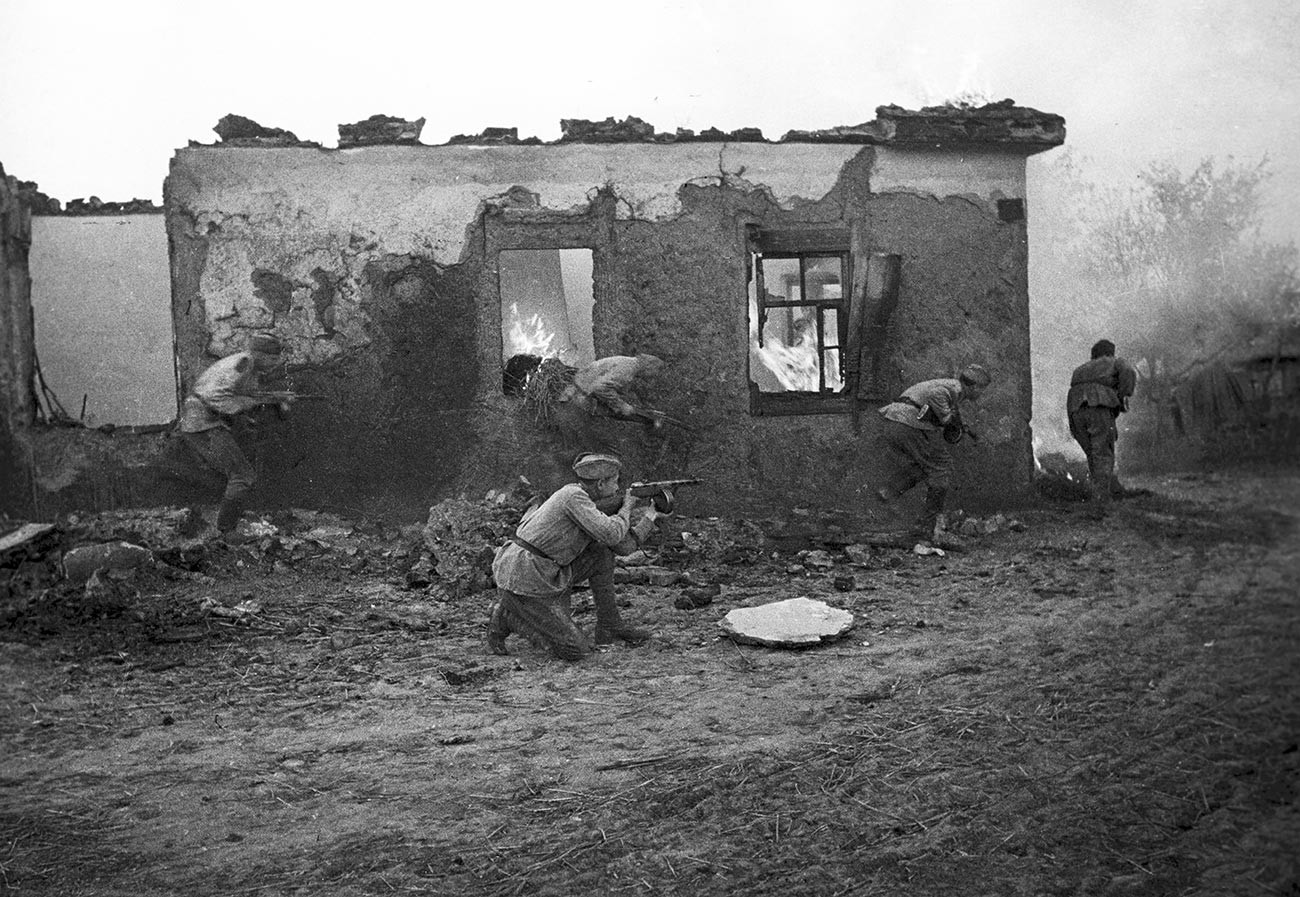 Soldats soviétiques près de Kharkov