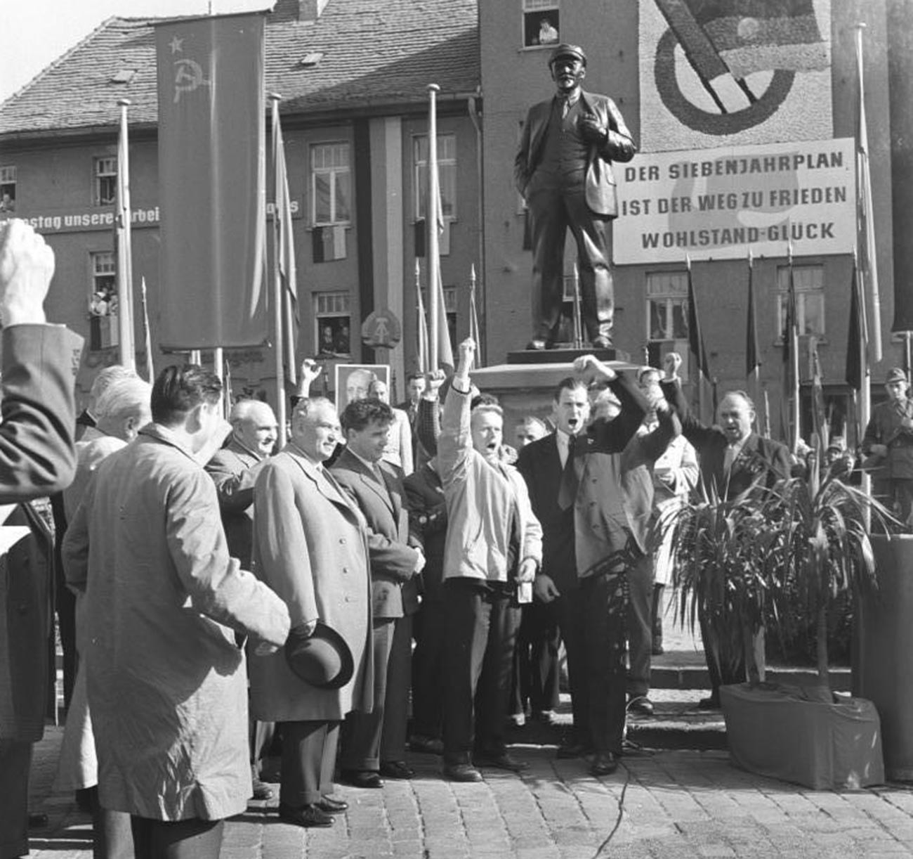 La delegación soviética en Eisleben, República Democrática Alemana, 1959
