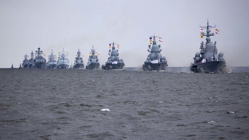 Поморска воена парада во Санкт Петербург, генерална проба во пресрет на Денот на Воената морнарица. 