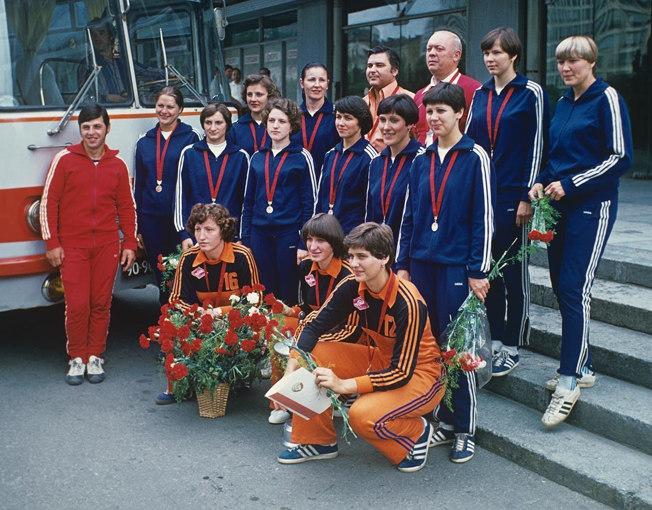 Женската ракометна екипа на киевски „Спартак“ која 11 пати беше шампион на СССР.
