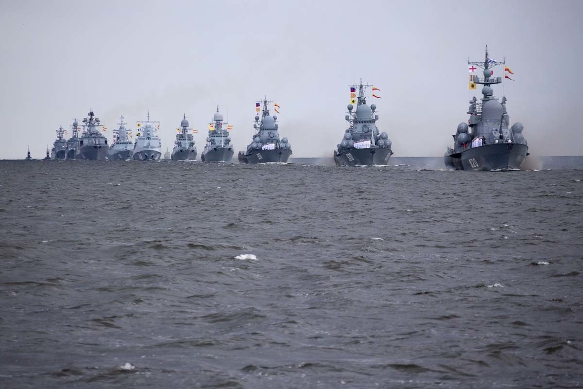 Pomorska vojna parada u Sankt-Peterburgu, generalna proba uoči Dana Ratne mornarice. 