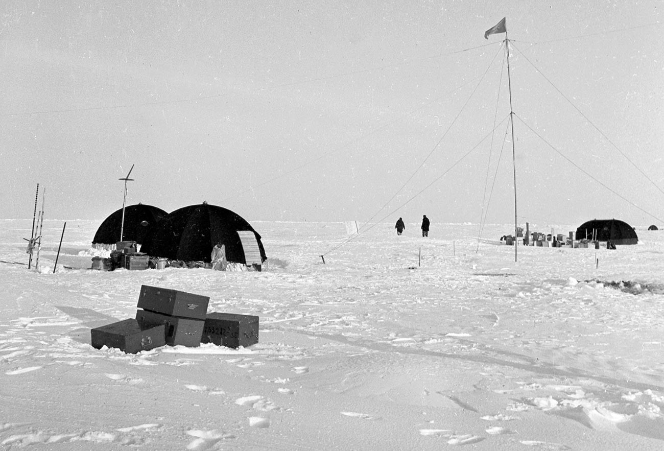 Советская научно-исследовательская дрейфующая станция «Северный полюс-9».