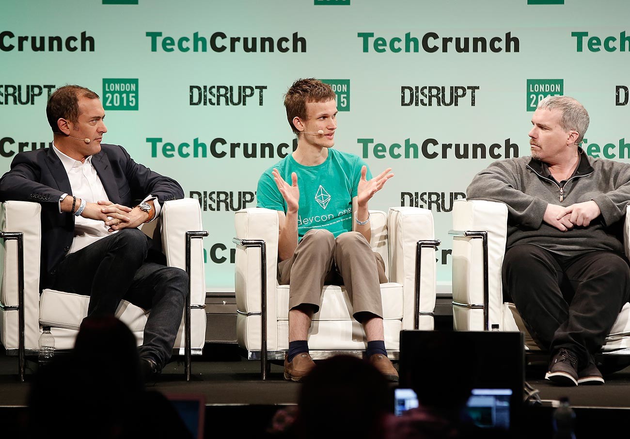 Steve Waterhouse, Vitalik Buterin, dan Austin Hill selama acara TechCrunch Disrupt London 2015.