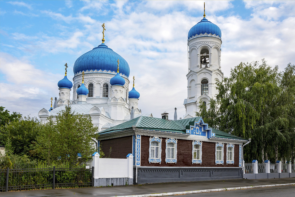 Catedral da Assunção da Bem-Aventurada Virgem Maria, em Bisk (região de Altai)
