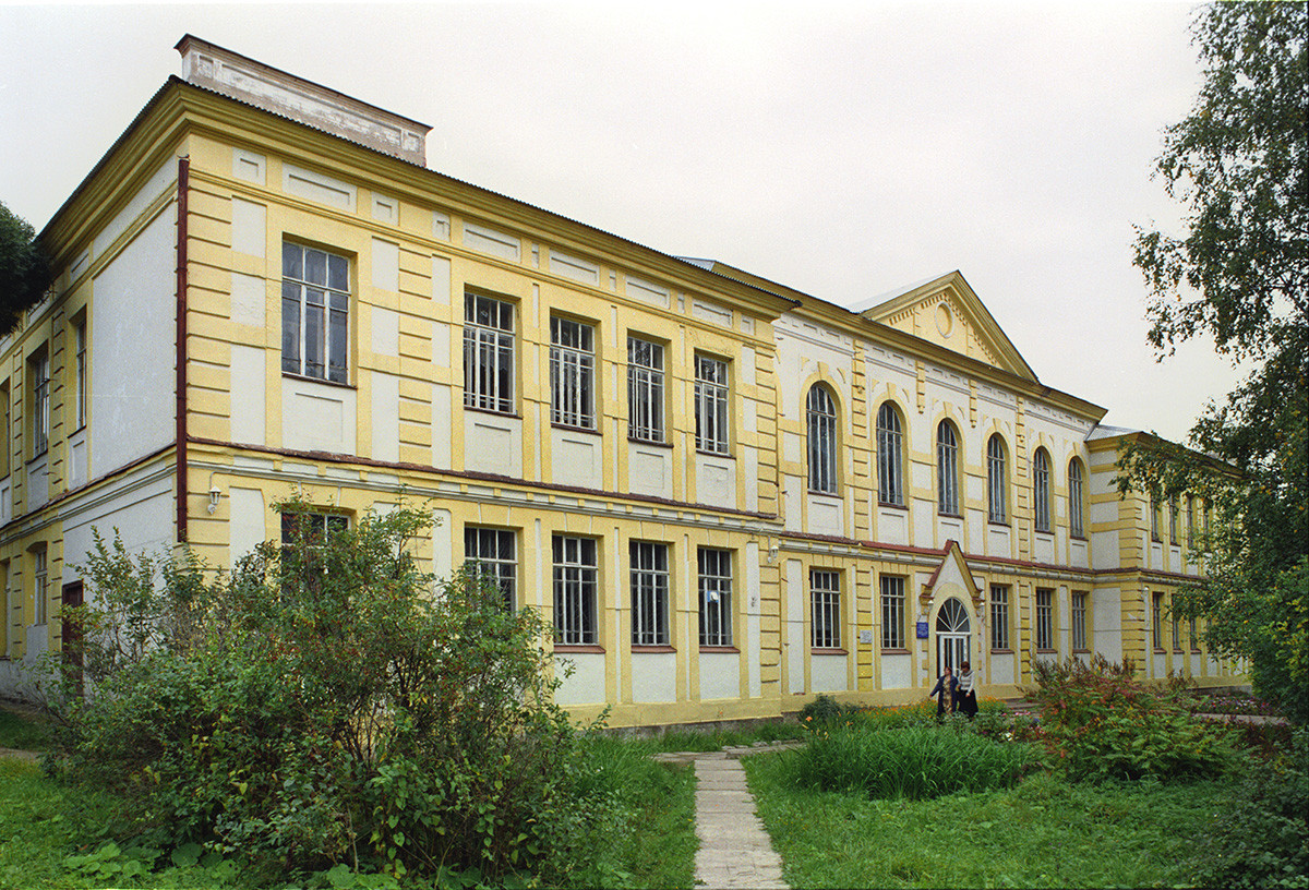 St. Nicholas Women's High School (1910), Soviet Prospect. August 28, 2006