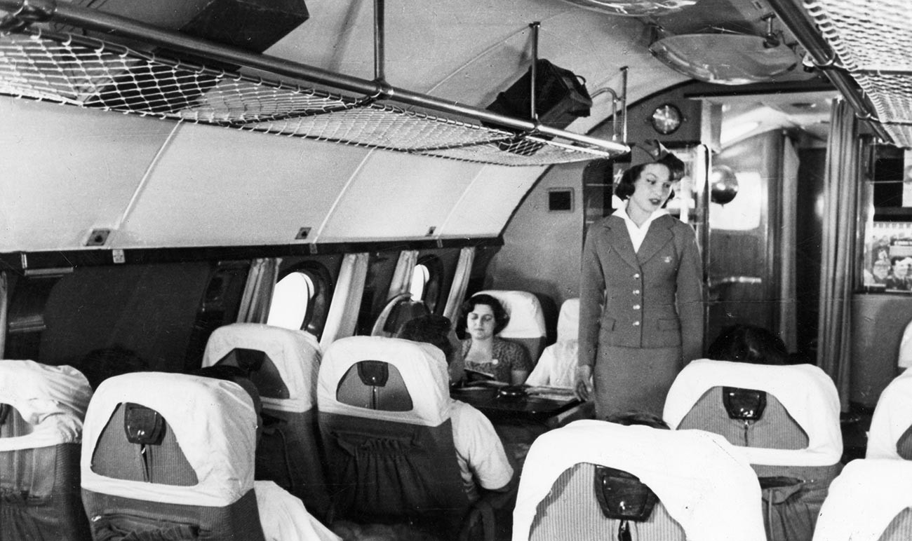 Stevardesa v potniški kabini Tu-114, 1959