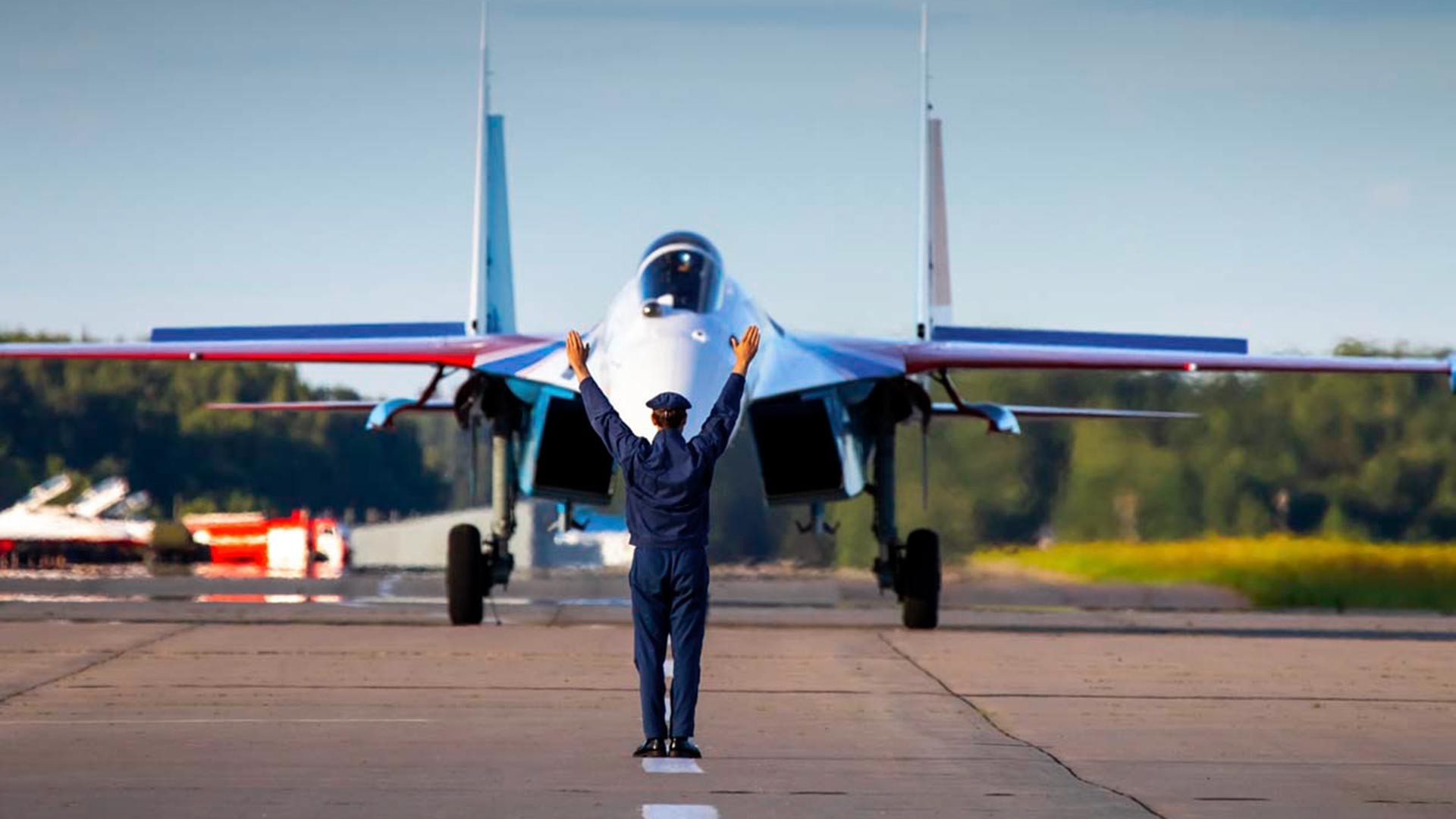 Quatro dos mais recentes caças multifuncionais Su-35S foram adotados pelos acrobatas da Cavaleiros Russos