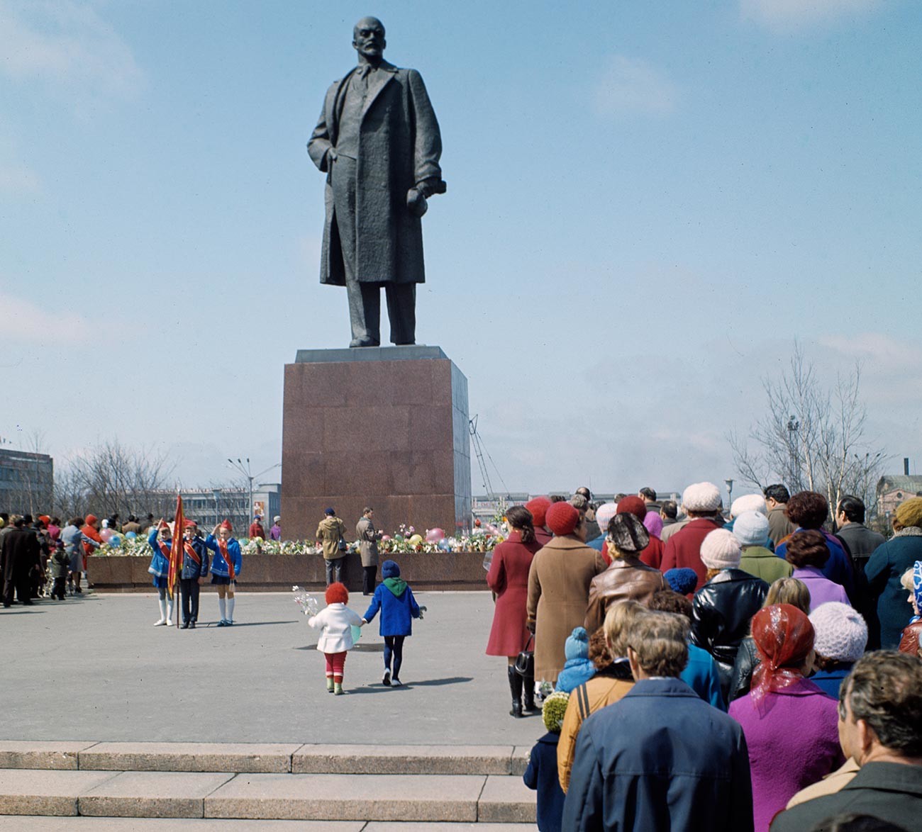 Памятник В.И. Ленину в городе Южно-Сахалинске.