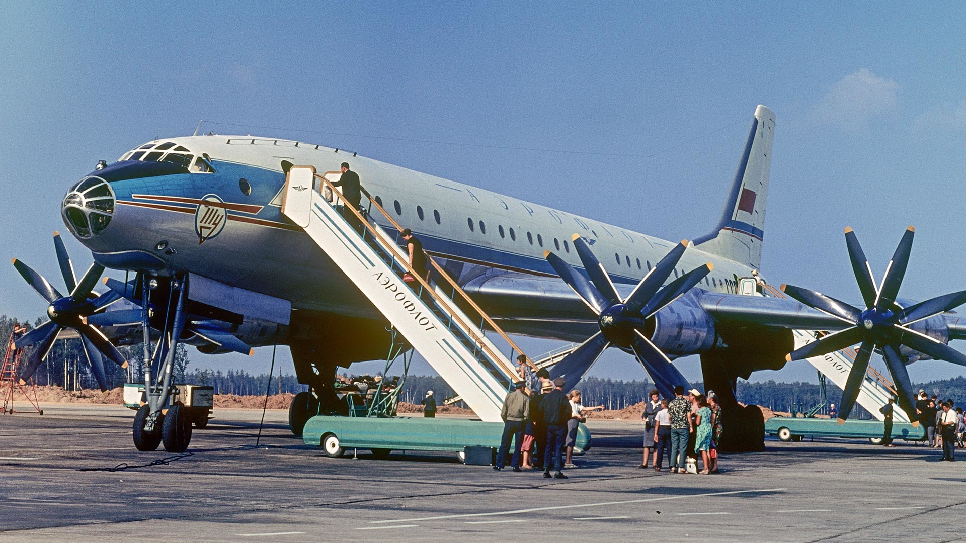 Sowjetisches Passagierflugzeug Tu-114.