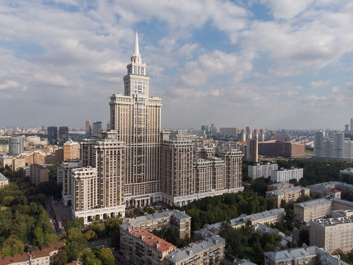 Триумф палас москва фото. Триумф Палас сталинская высотка. Триумф Палас Москва красивый вид. Вид на Триумф Палас. Сталинские высотки перспектива.