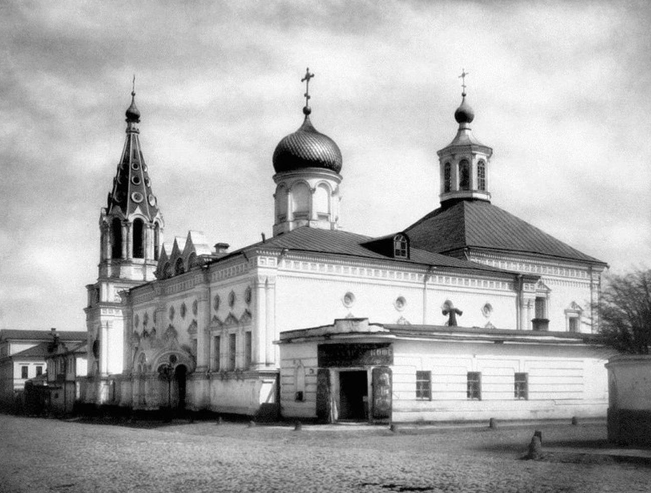 Црква на фотографији из 1882.