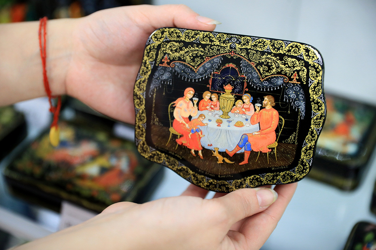 A casket from Palekh.