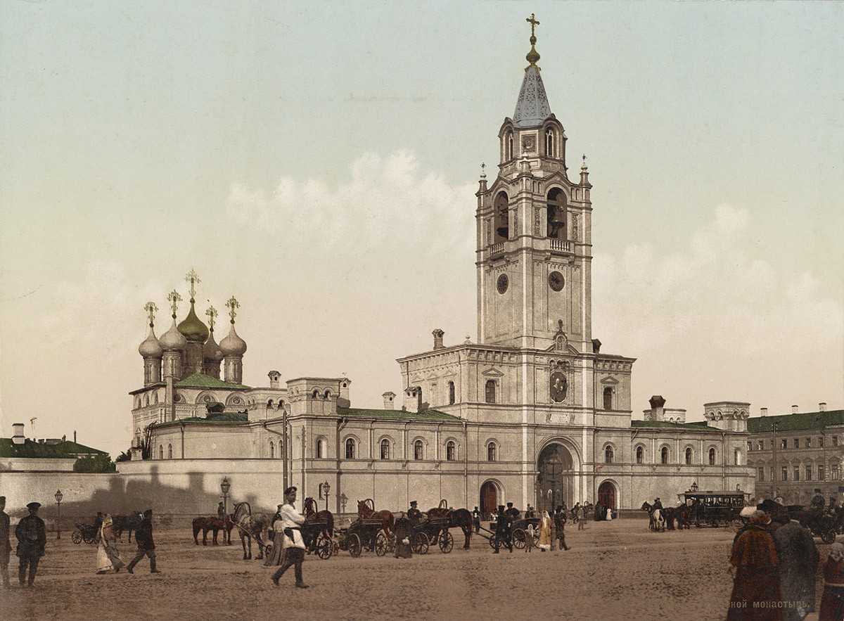 El monasterio de Strastnoi, tarjeta postal de finales de la década de 1890
