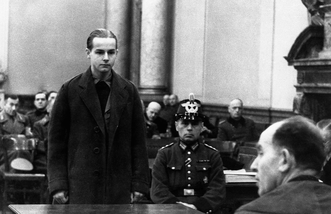 Генералот Фриц Линдеман беше еден од илјадниците осомничени за завера кој бил осуден и казнет од озлогласениот нацистички Народен суд за нивно наводно учество во неуспешниот атентат на Хитлер на 20 јули 1944 година. Берлин, Германија, август 1944