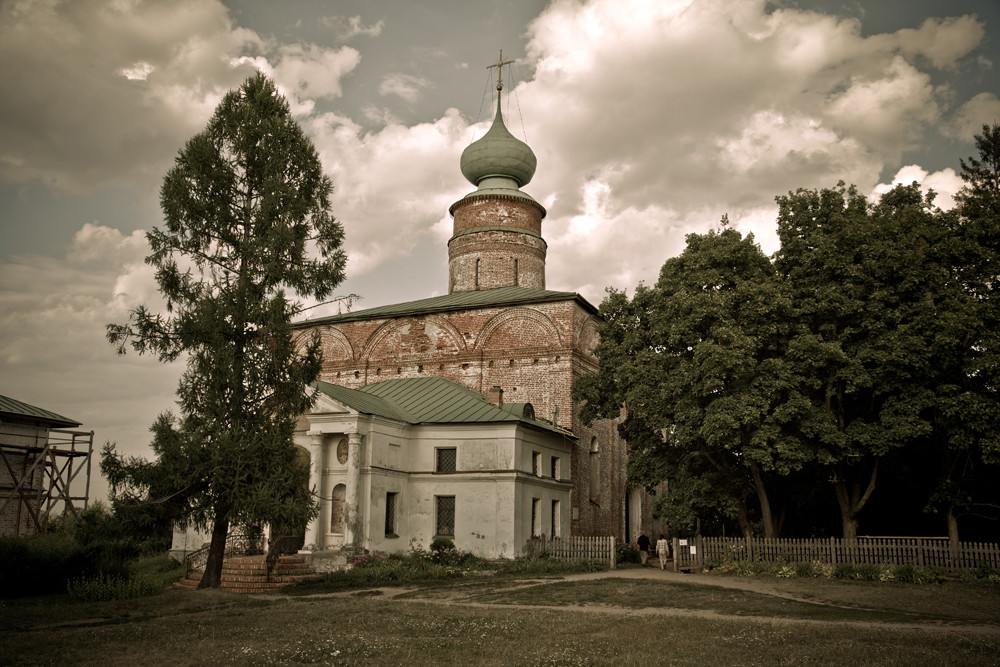 Le monastère a à nouveau été consacré en 1994.