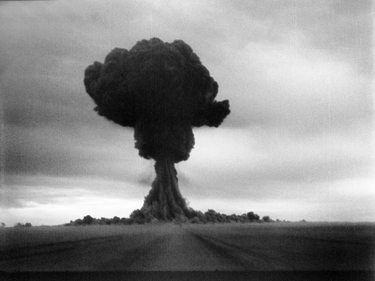 União Soviética detonou sua primeira bomba atômica em 29 de agosto de 1949, no local de testes de Semipalatinsk, no Cazaquistão