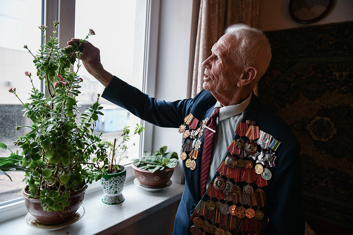 WWII veteran and his houseplants